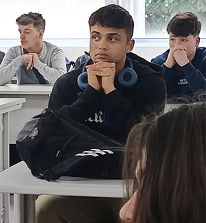 Alunos a assistir a uma sessão Erasmus+ 2024/25